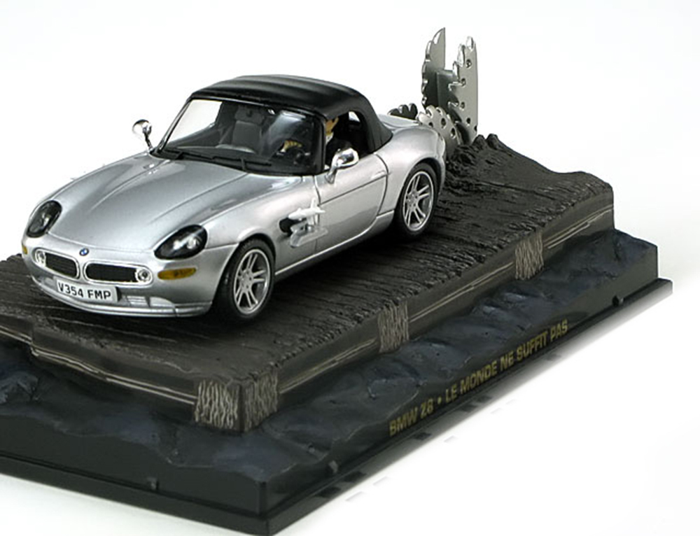 BMW Z8 JAMES BOND THE WORLD IS NOT ENOUGH SILVER