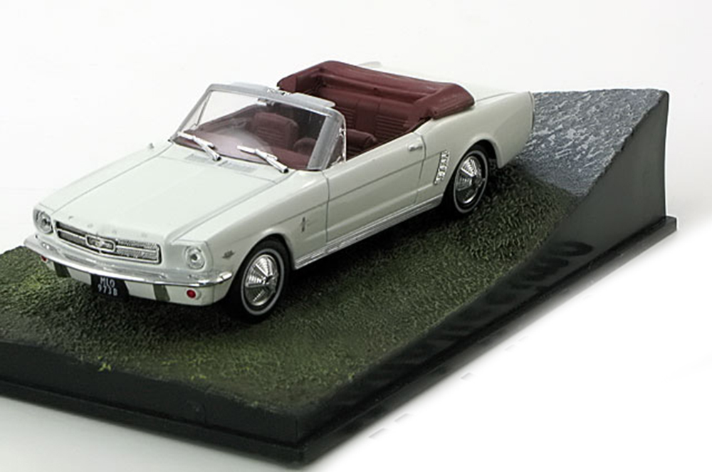FORD MUSTANG CONVERTIBLE JAMES BOND GOLDFINGER WHITE