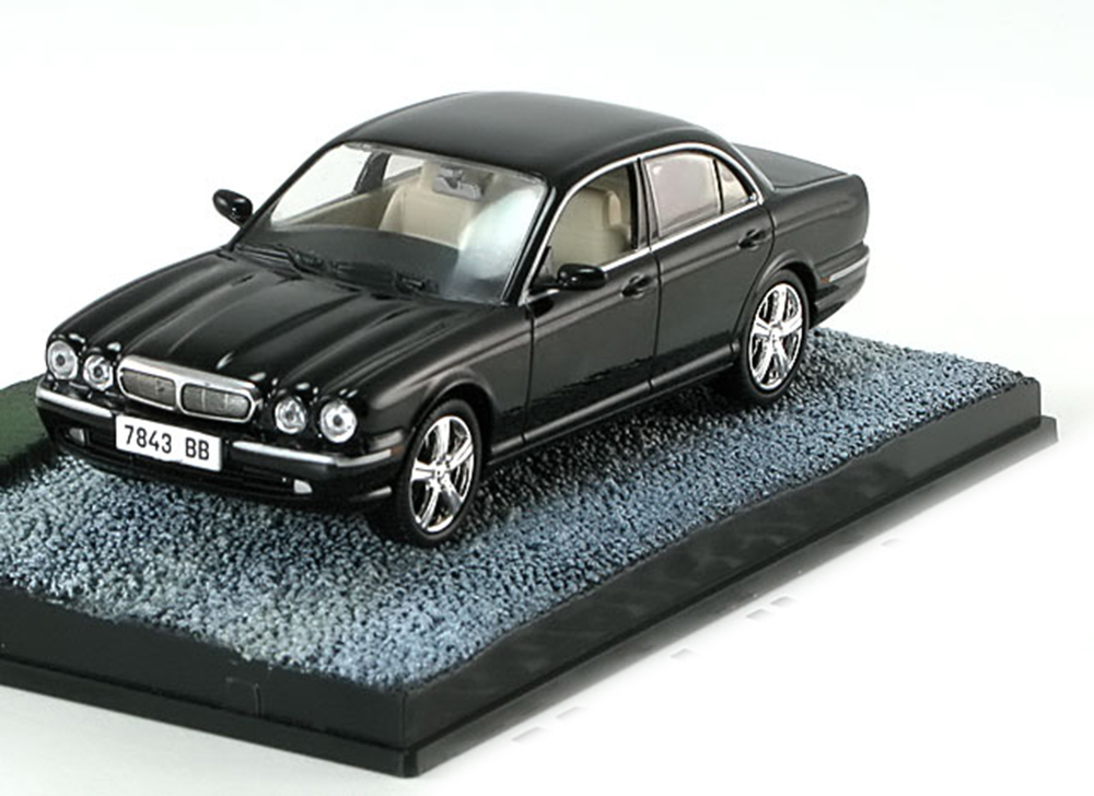 JAGUAR XJ 8 JAMES BOND CASINO ROYALE BLACK