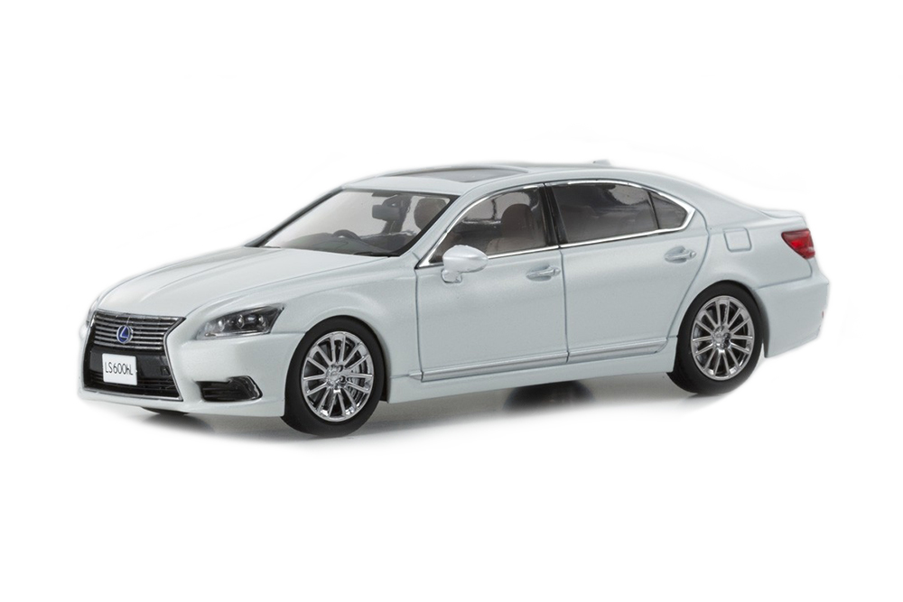 LEXUS LS600HL WHITE