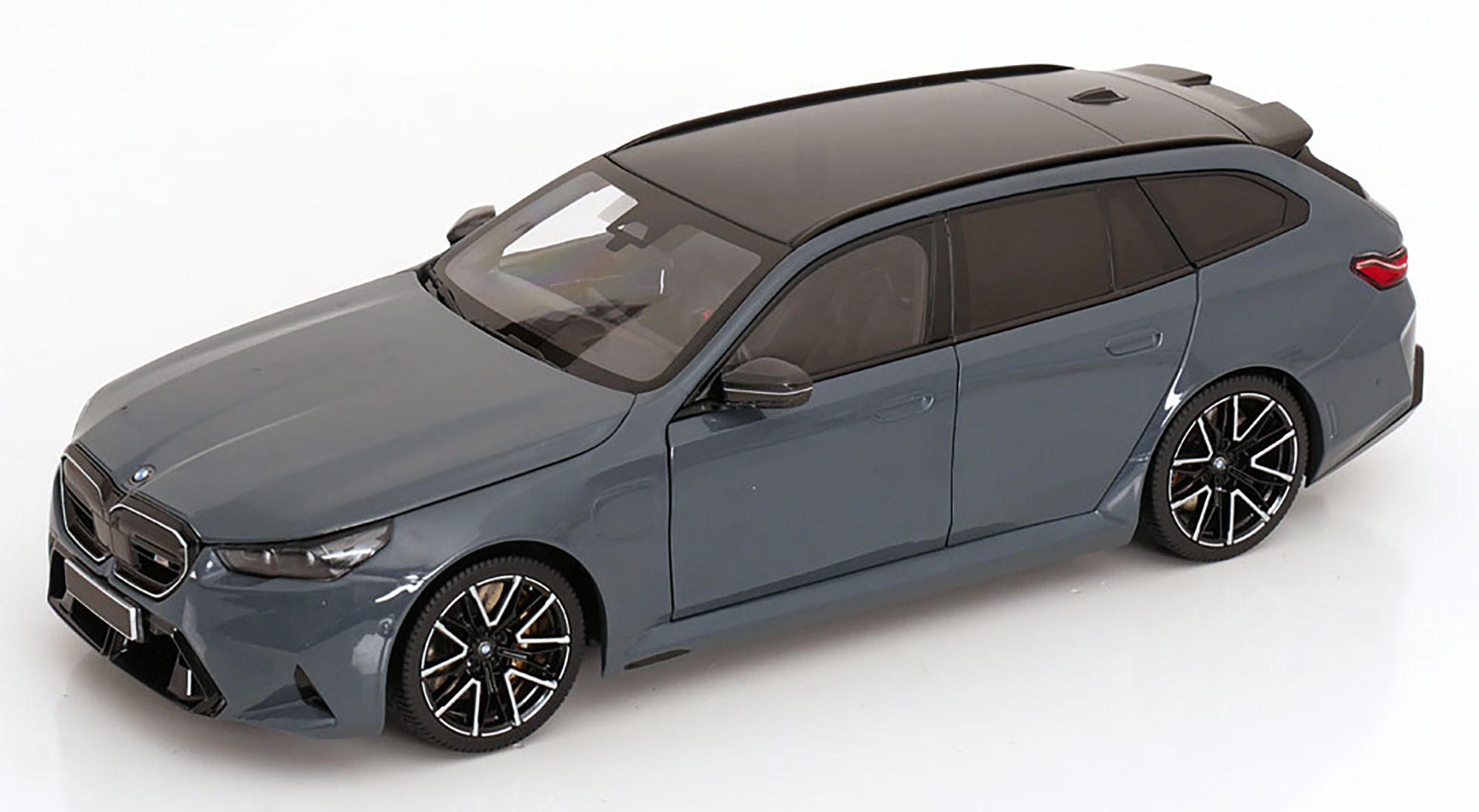BMW M5 TOURING 2024 GREY METALLIC / БМВ M5 ТУРИНГ СЕРЫЙ МЕТАЛЛИК