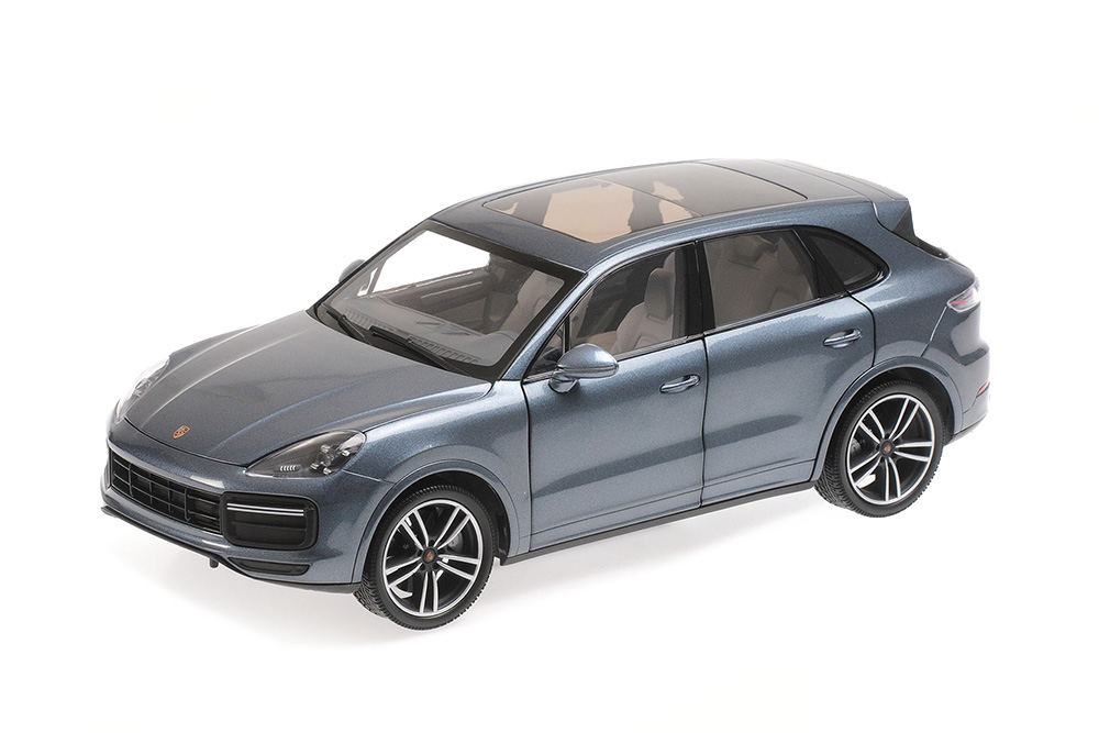 PORSCHE CAYENNE TURBO S 2017 BLUE METALLIC
