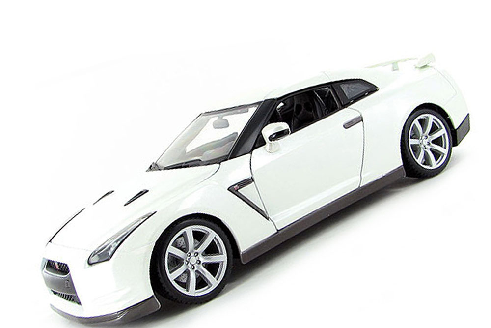 NISSAN GT-R 2009 WHITE / НИССАН GT-R 2009 БЕЛЫЙ
