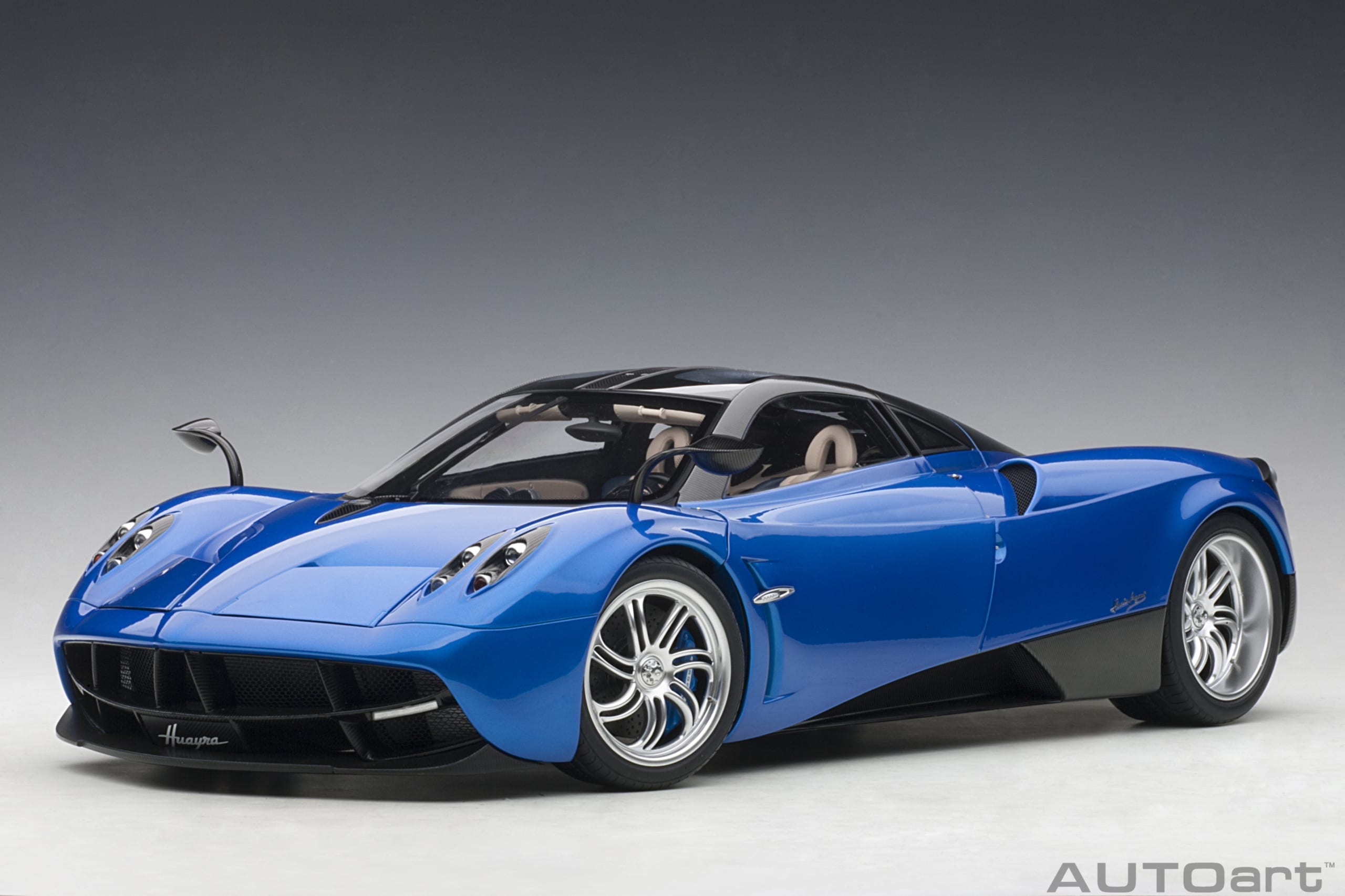 PAGANI HUAYRA 2011 BLUE METALLIC/BLACK ROOF