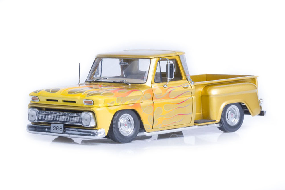 CHEVROLET C-10 STEPSIDE PICK-UP LOWRIDER 1965 METALLIC GOLD