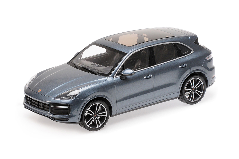 PORSCHE CAYENNE TURBO S 2017 BLUE