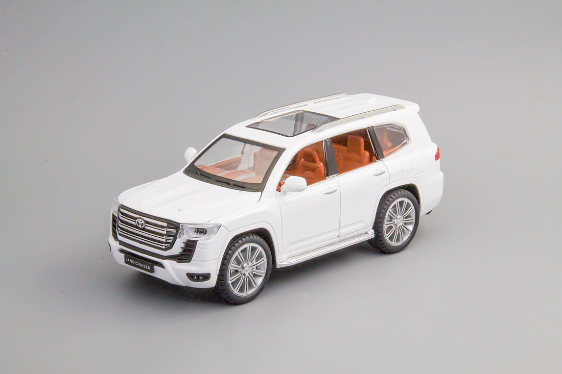 TOYOTA LAND CRUISER 300, БЕЛЫЙ