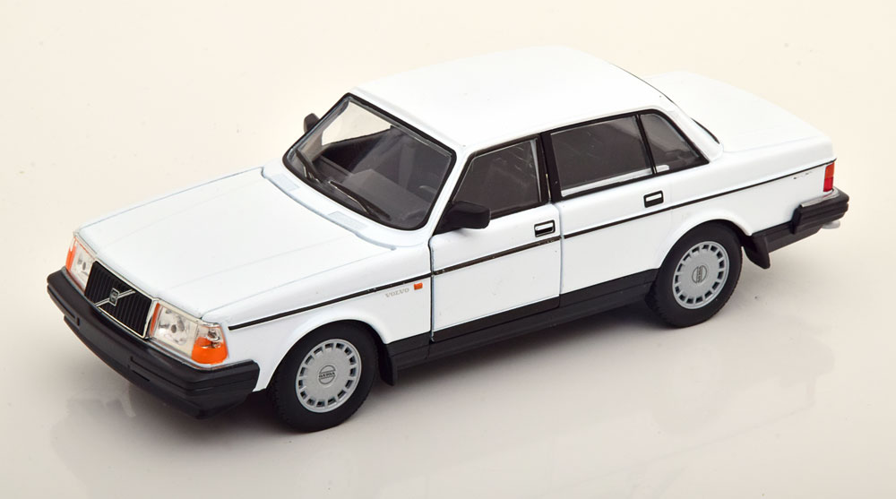 VOLVO 240 GL SALOON WHITE