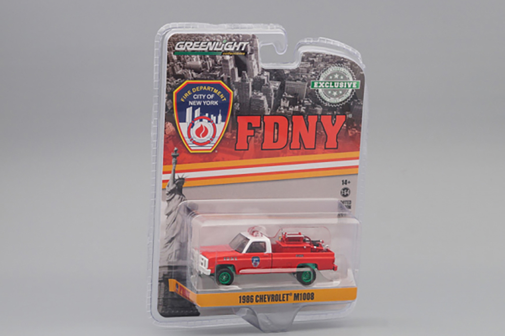 CHEVROLET M1008 4X4 "FIRE DEPARTMENT CITY OF NEW YORK" (FDNY) WITH FIRE EQUIPMENT, HOSE AND TANK 1986 (GREENLIGHT!) (ДЛИНА МОДЕЛИ 6-10 СМ)