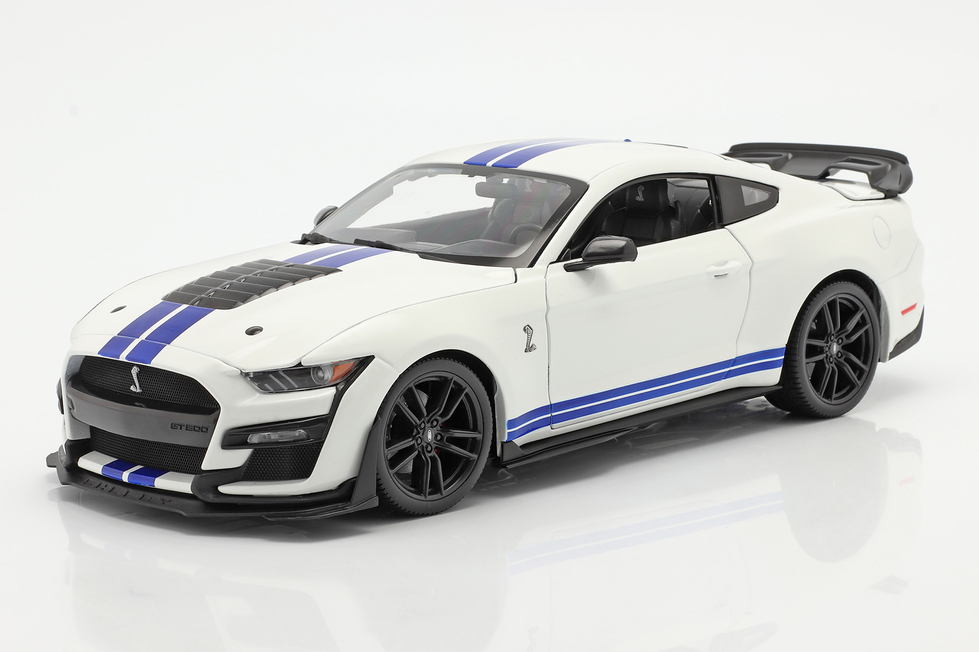 FORD MUSTANG SHELBY GT500 2020 WHITE WITH BLUE STRIPES / ФОРД МУСТАНГ ШЕЛБИ GT500 2020 БЕЛЫЙ С СИНИМИ ПОЛОСАМИ
