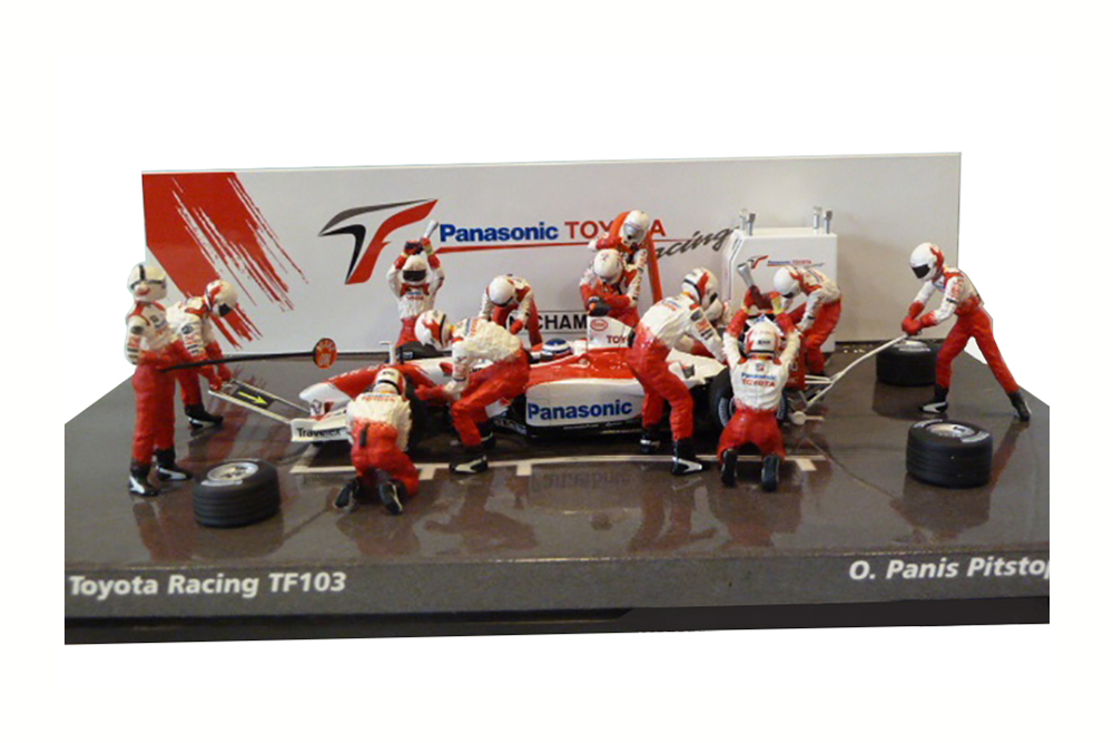 TOYOTA TF103 PIT STOP DIORAMA O.PANIS