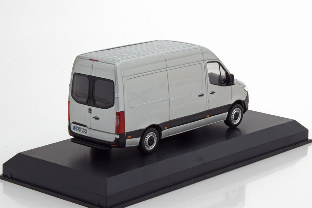 Mercedes Benz Sprinter 907 фургон