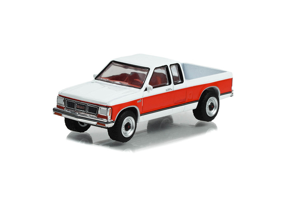 GMC S-15 SIERRA CLASSIC 4X4 1984 APPLE RED AND FROST WHITE (ДЛИНА МОДЕЛИ 6-10 СМ)