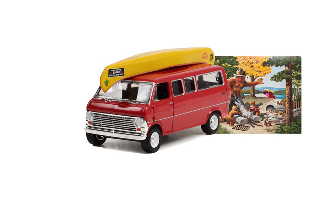 FORD CLUB WAGON WITH CANOE ON ROOF CARE WILL PREVENT 9 OUT OF 10 FOREST FIRES! 1969 (ДЛИНА МОДЕЛИ 6-10 СМ)