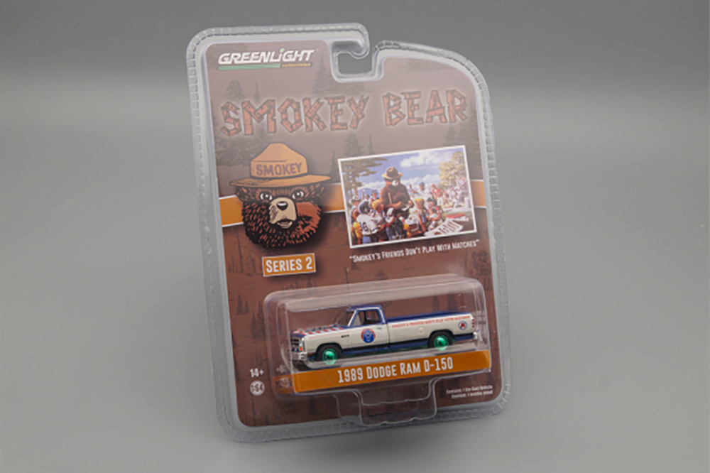 DODGE RAM D-150 "SMOKEY’S FRIENDS DON’T PLAY WITH MATCHES" 1989 BLUE/WHITE (GREENLIGHT!!!) (ДЛИНА МОДЕЛИ 6-10 СМ)