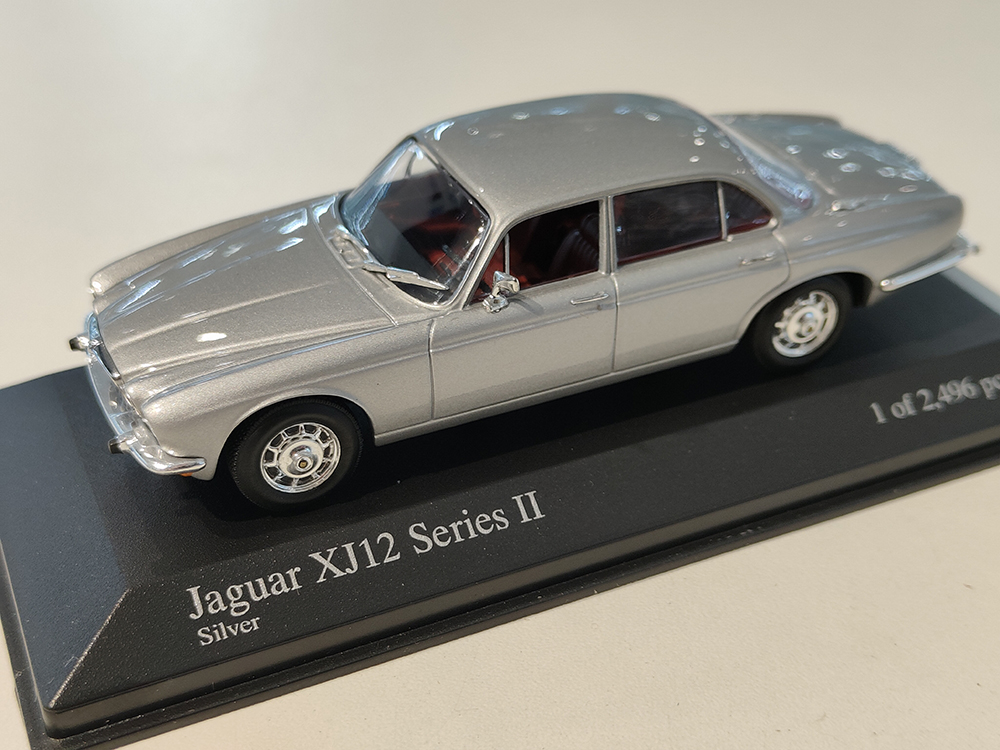 JAGUAR XJ12 SERIES II 1975 СЕРЕБРИСТЫЙ (БОКС МОЖЕТ ИМЕТЬ ПОТЕРТОСТИ ИЛИ ТРЕЩИНЫ)