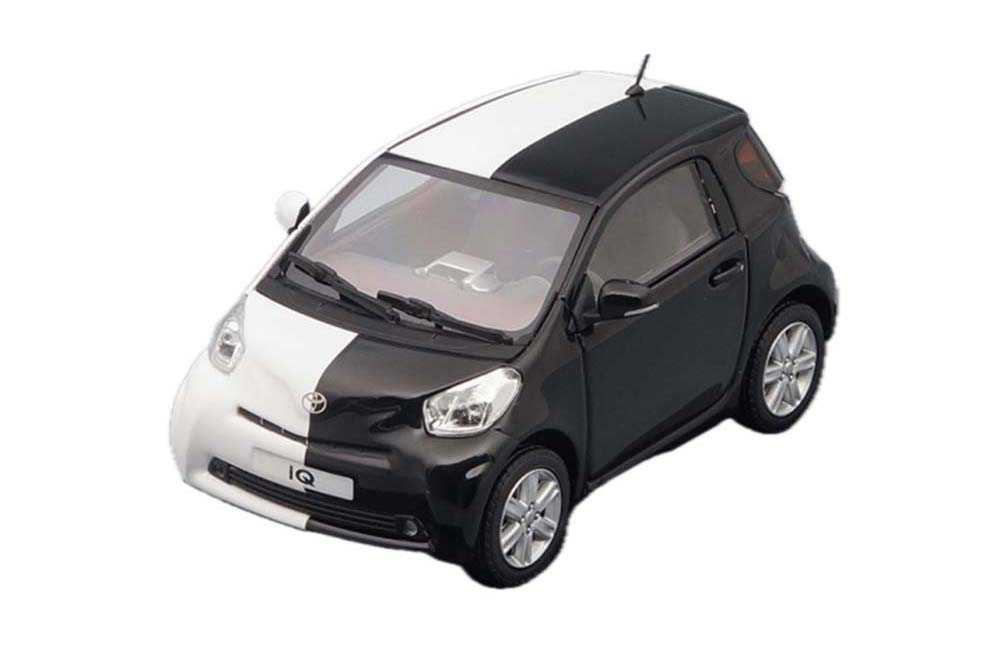 TOYOTA IQ - 2009 - WHITE/BLACK - GENEVA CAR SHOW 2009