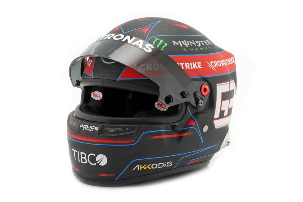 HELMET GEORGE RUSSELL #63 MERCEDES-AMG PETRONAS FORMULA 1 2022 / ШЛЕМ ДЖОРДЖА РАССЕЛА МЕРСЕДЕС (РАЗМЕРЫ 15 х 11 х 10 см)
