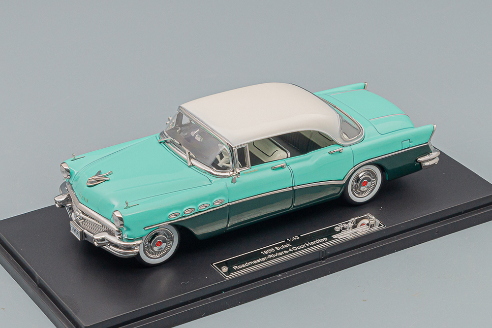 BUICK ROADMASTER RIVERA 4 DOOR HARDTOP 1956, GREEN / DARK GREEN / WHITE