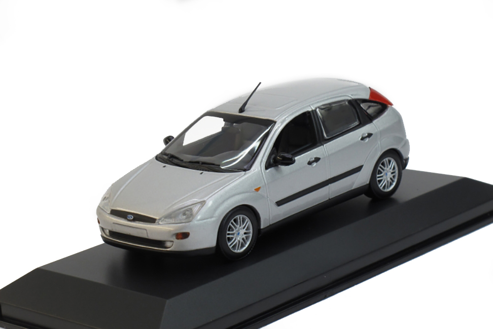 FORD FOCUS 5-DOORS 2002 SILVER