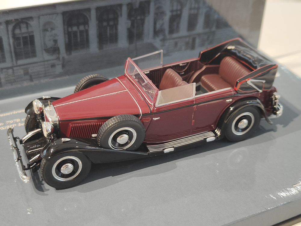 MAYBACH ZEPPELIN DS8 V12 1932 БОРДОВЫЙ (БОКС МОЖЕТ ИМЕТЬ ПОТЕРТОСТИ ИЛИ ТРЕЩИНЫ)