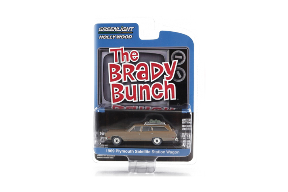 PLYMOUTH SATELLITE STATION WAGON МАШИНА БРЕЙДИ 1969 (ИЗ ТЕЛЕСЕРИАЛА "СЕМЕЙКА БРЕЙДИ") (ДЛИНА МОДЕЛИ 6-10 СМ)