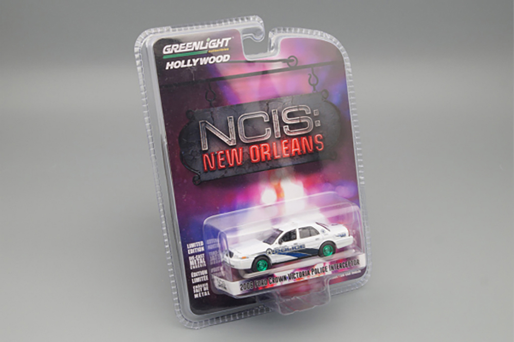FORD CROWN VICTORIA NEW ORLEANS POLICE (2006), WHITE (GREENLIGHT!) (ДЛИНА МОДЕЛИ 6-10 СМ)