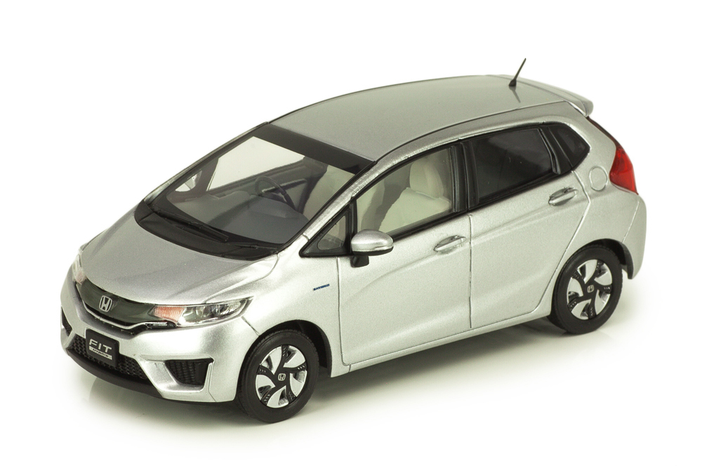 HONDA FIT HYBRID СЕРЕБРИСТЫЙ