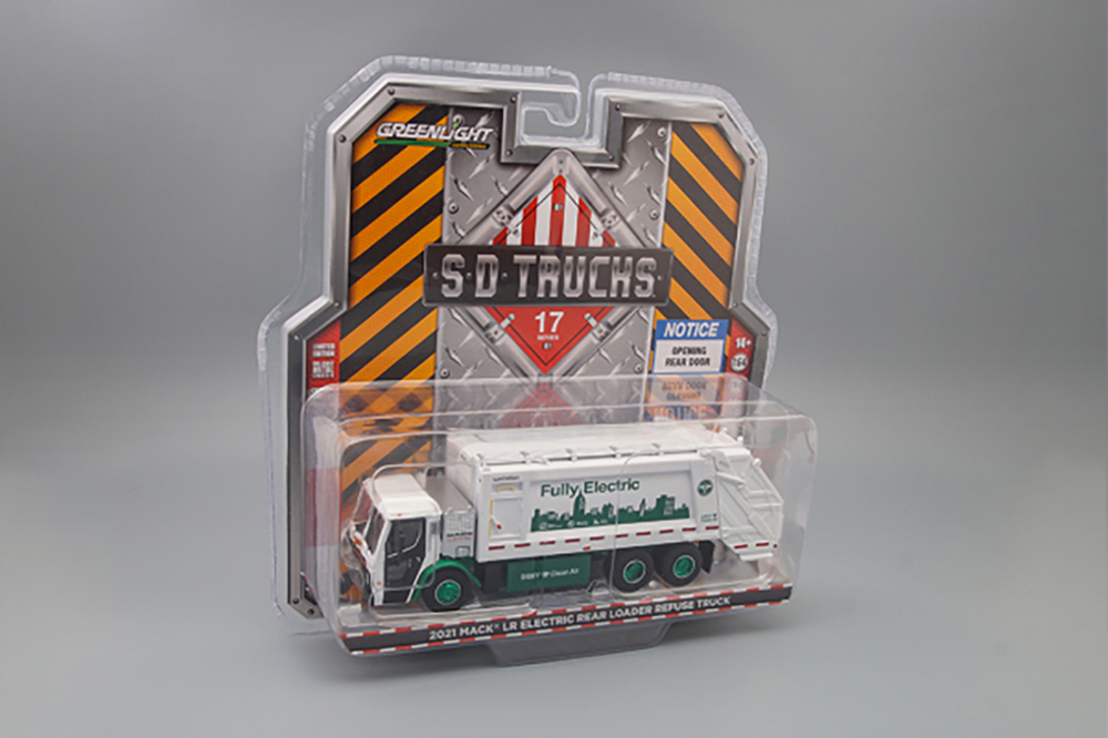 MACK LR “FULLY ELECTRIC” ЭЛЕКТРИЧЕСКИЙ МУСОРОВОЗ "NEW YORK CITY DEPARTMENT OF SANITATION" (DSNY) (2021) (GREENLIGHT!) (ДЛИНА ПРИМЕРНО 14 СМ)