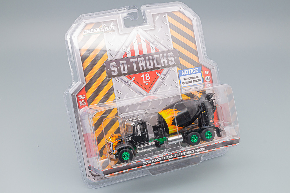 MACK GRANITE БЕТОНОМЕШАЛКА 2019 BLACK WITH FLAMES GREENLIGHT!!! (ДЛИНА ПРИМЕРНО 15 СМ)