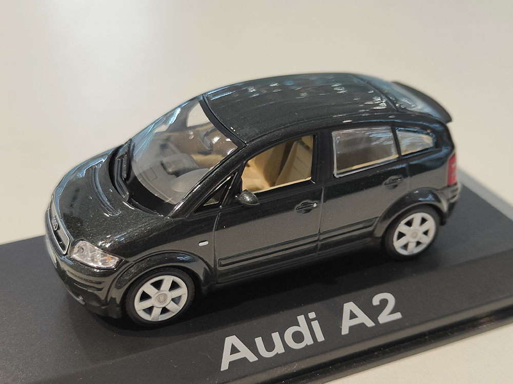 AUDI A2 1999 DARK GREEN METALLIC / АУДИ А2 ЗЕЛЕНЫЙ (БОКС МОЖЕТ ИМЕТЬ ПОТЕРТОСТИ ИЛИ ТРЕЩИНЫ)