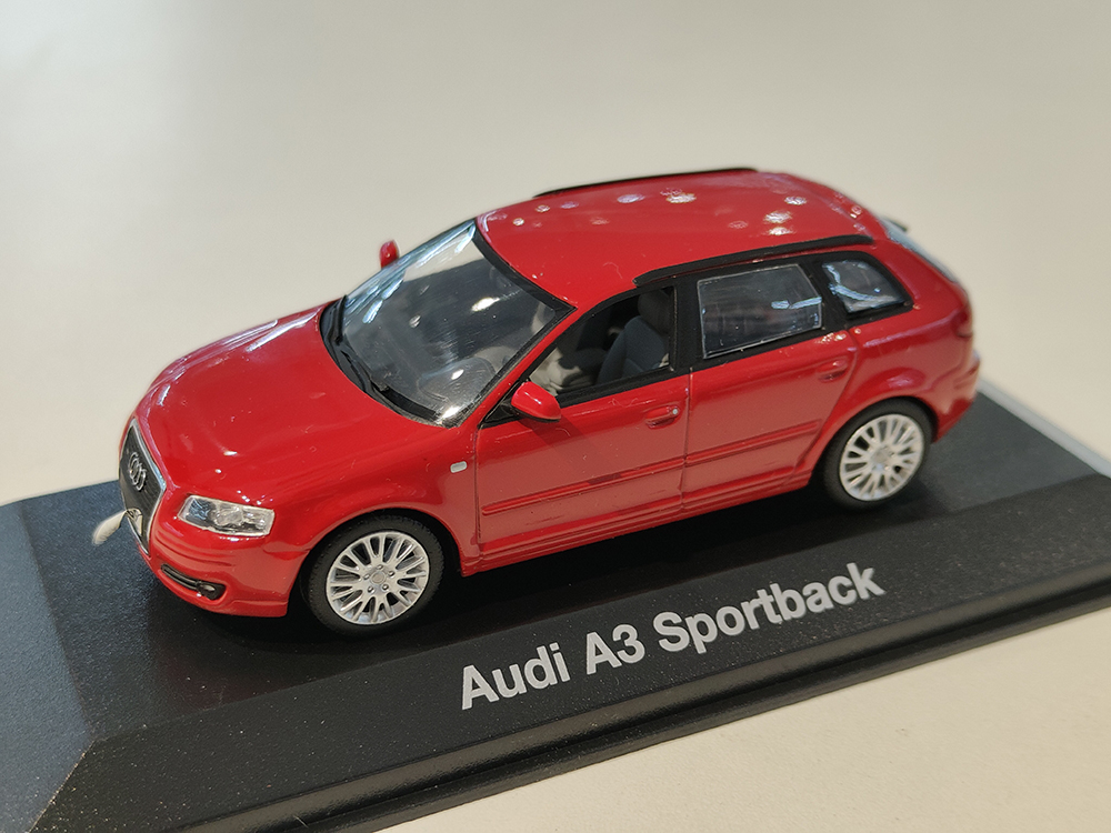 AUDI A3 SPORTBACK 2004 КРАСНЫЙ (БОКС МОЖЕТ ИМЕТЬ ПОТЕРТОСТИ ИЛИ ТРЕЩИНЫ)