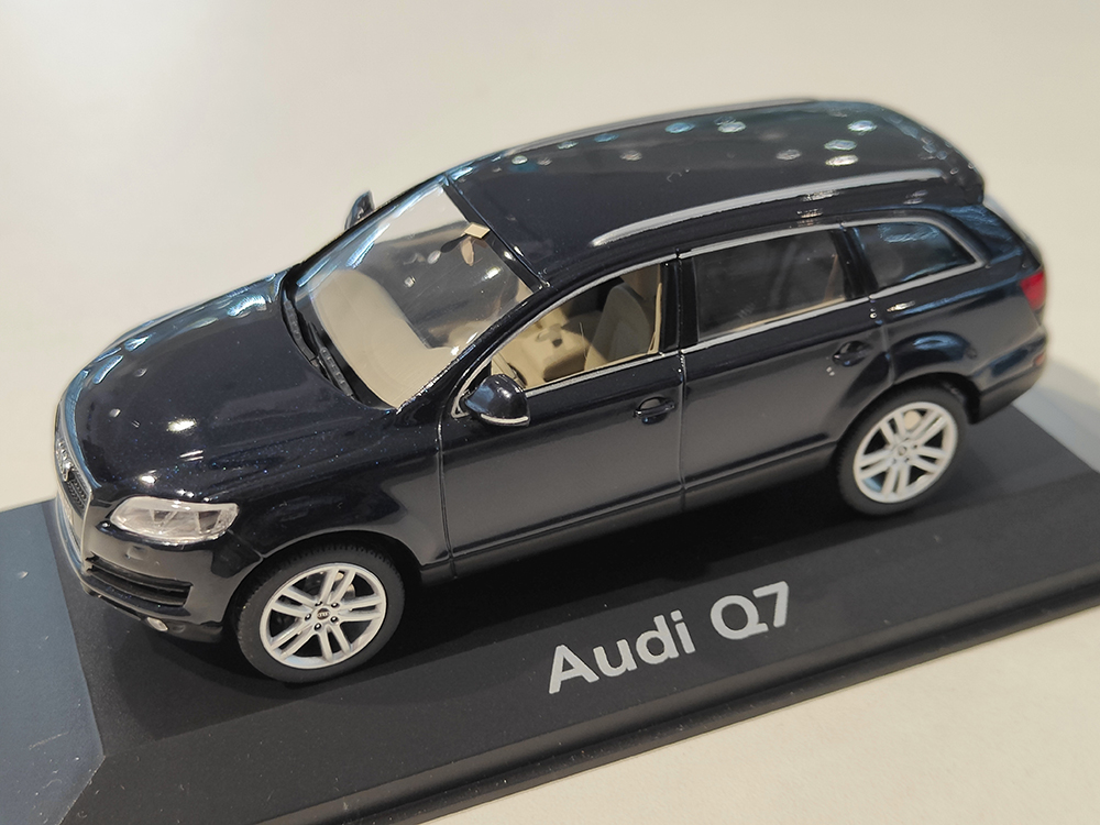 AUDI Q7 2009 СИНИЙ (БОКС МОЖЕТ ИМЕТЬ ПОТЕРТОСТИ ИЛИ ТРЕЩИНЫ)