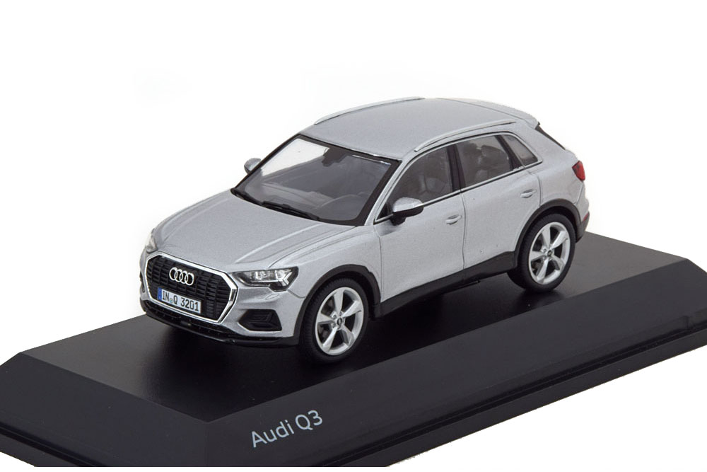 AUDI Q3 2018 FLORET SILVER
