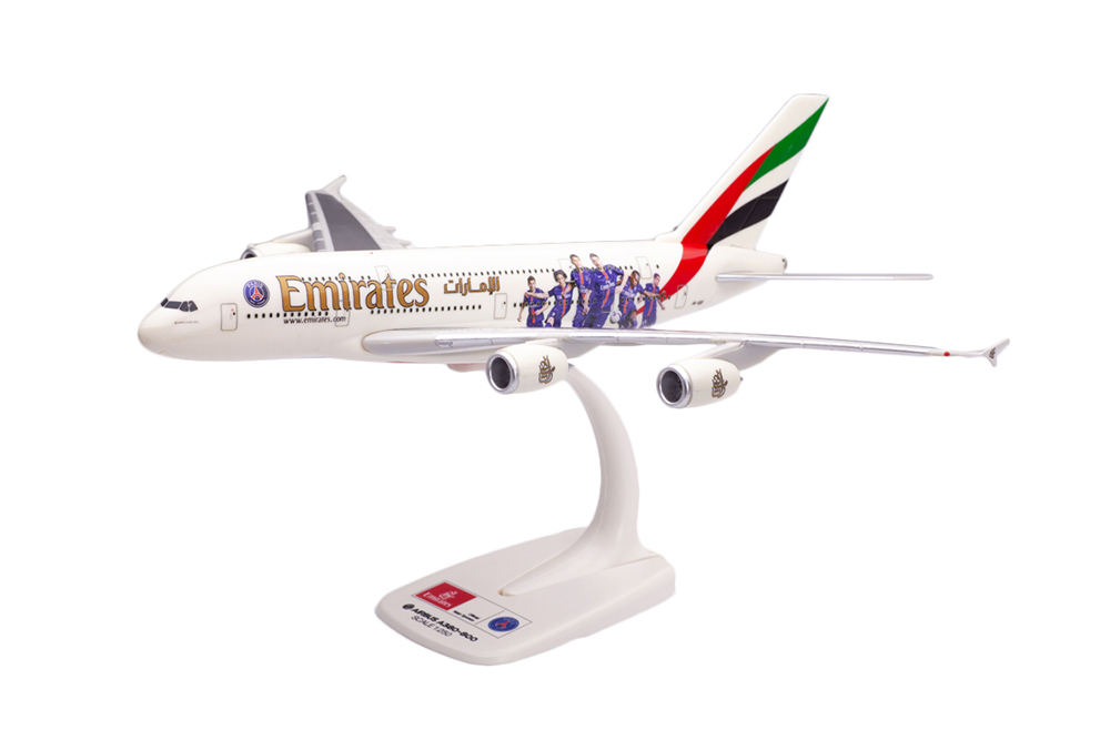 PLANE AIRBUS A380-800 EMIRATES PARIS ST. GERMAIN