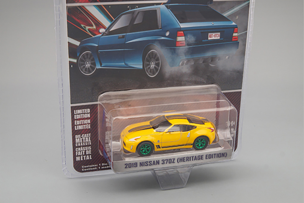 NISSAN 370Z HERITAGE EDITION (2019), CHICANE YELLOW (GREENLIGHT!) (ДЛИНА МОДЕЛИ 6-10 СМ)