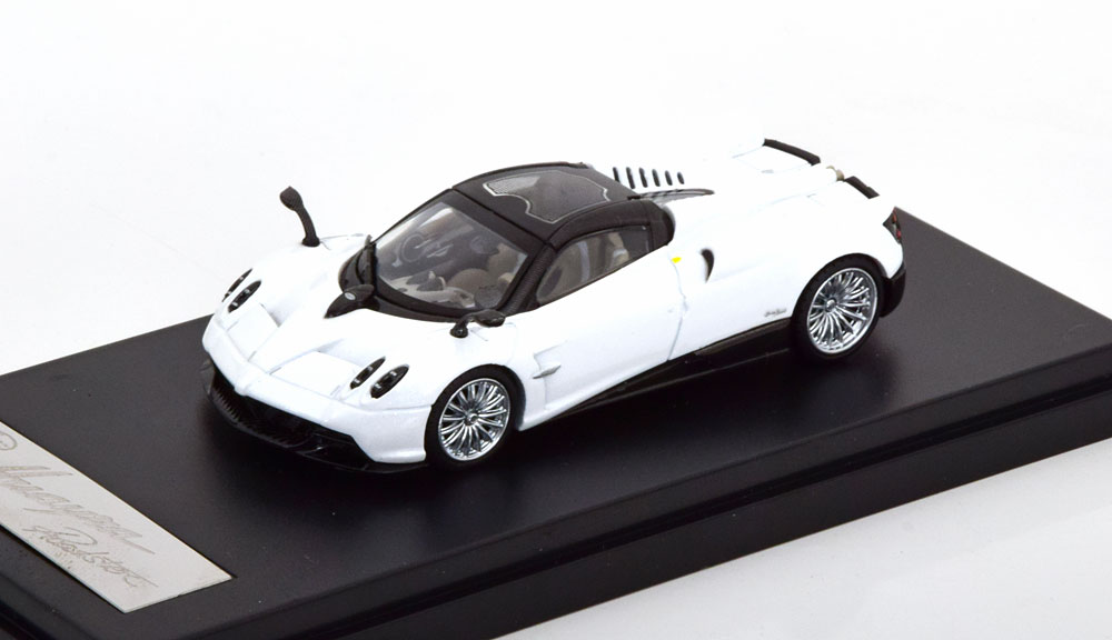 PAGANI HUAYRA ROADSTER WHITE (ДЛИНА МОДЕЛИ 6-10 СМ)