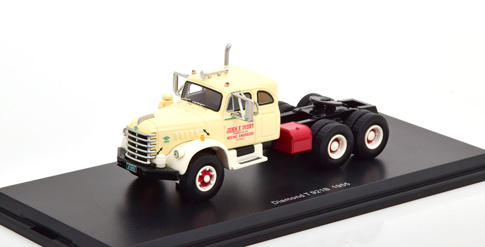 DIAMOND T 921B TOWING VEHICLE 1955 CREME RED (ДЛИНА МОДЕЛИ 6-10 СМ)