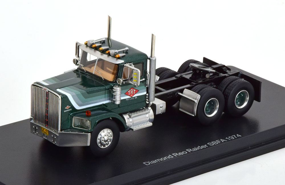 DIAMOND REO RAIDER SBFA TOWING VEHICLE 1974 GREENMETALLIC WHITE (ДЛИНА МОДЕЛИ 6-10 СМ)