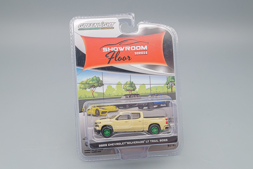 CHEVROLET SILVERADO LT TRAIL BOSS Z71 4X4 2023 SAND DUNE METALLIC (ДЛИНА МОДЕЛИ 6-10 СМ)