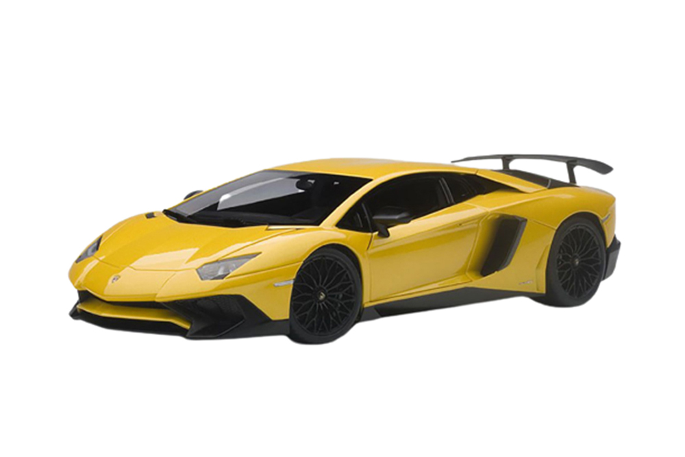 LAMBORGHINI AVENTADOR LP750-4 SV 2015 YELLOW