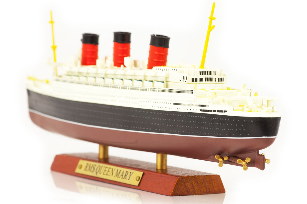 Scale model 1:1250 British transatlantic liner RMS "QUEEN MARY" 1934 
