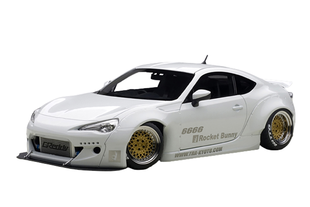 TOYOTA 86 ROCKET BUNNY 2012 METALLIC WHITE/GOLD WHEELS