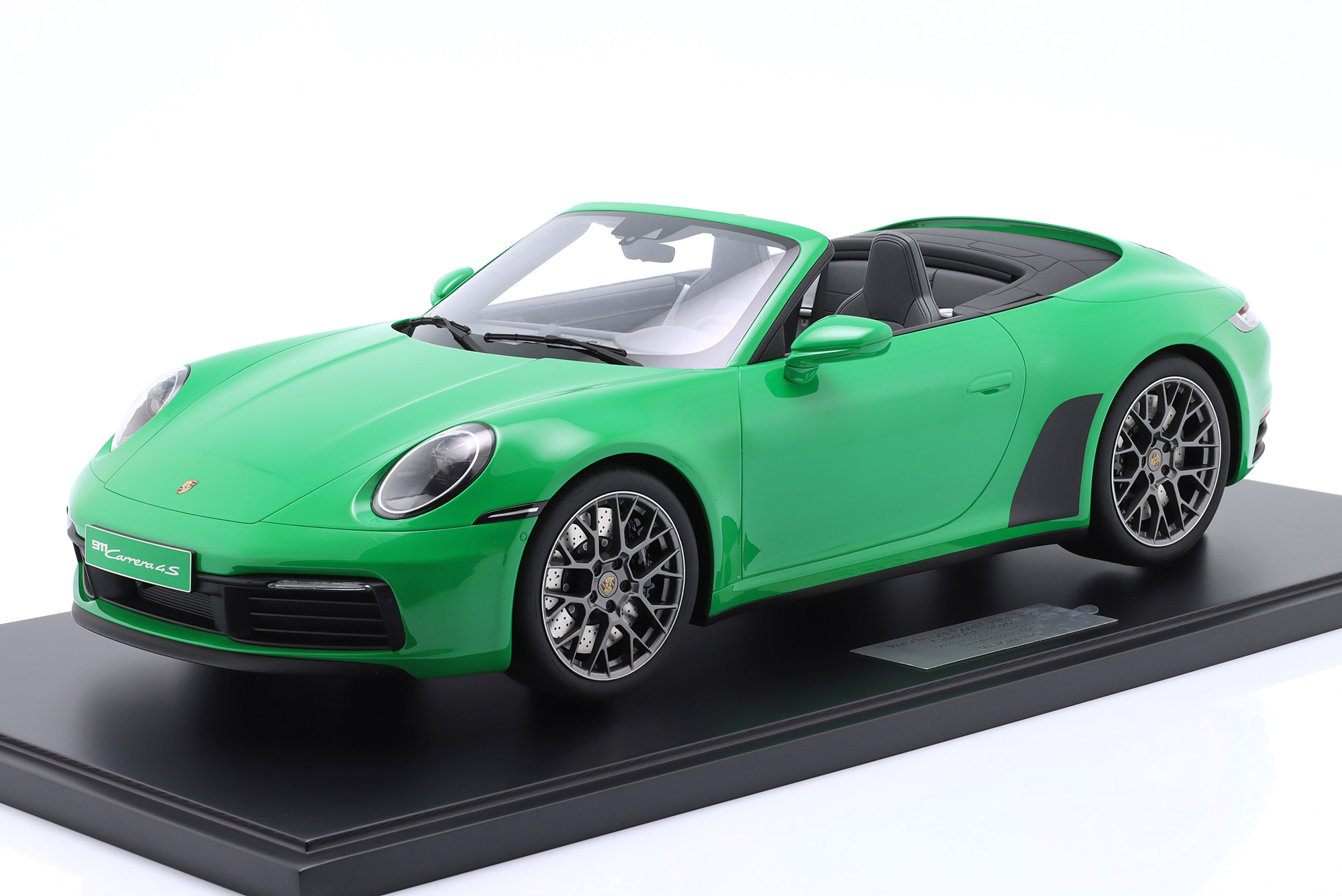 PORSCHE 911 (992) CARRERA 4S CONVERTIBLE 2020 GREEN
