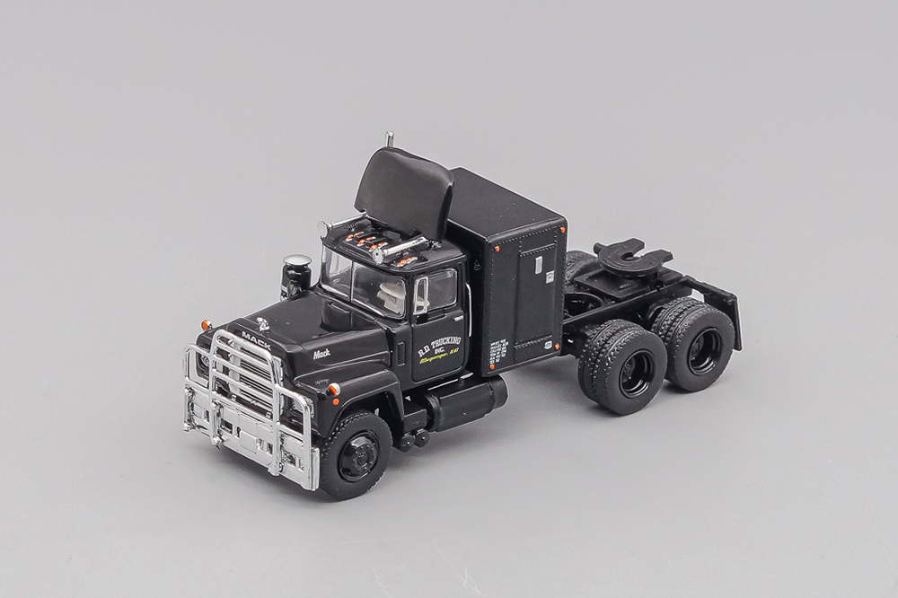 MACK RS 700 1966, BLACK (ДЛИНА МОДЕЛИ 3-5 СМ)