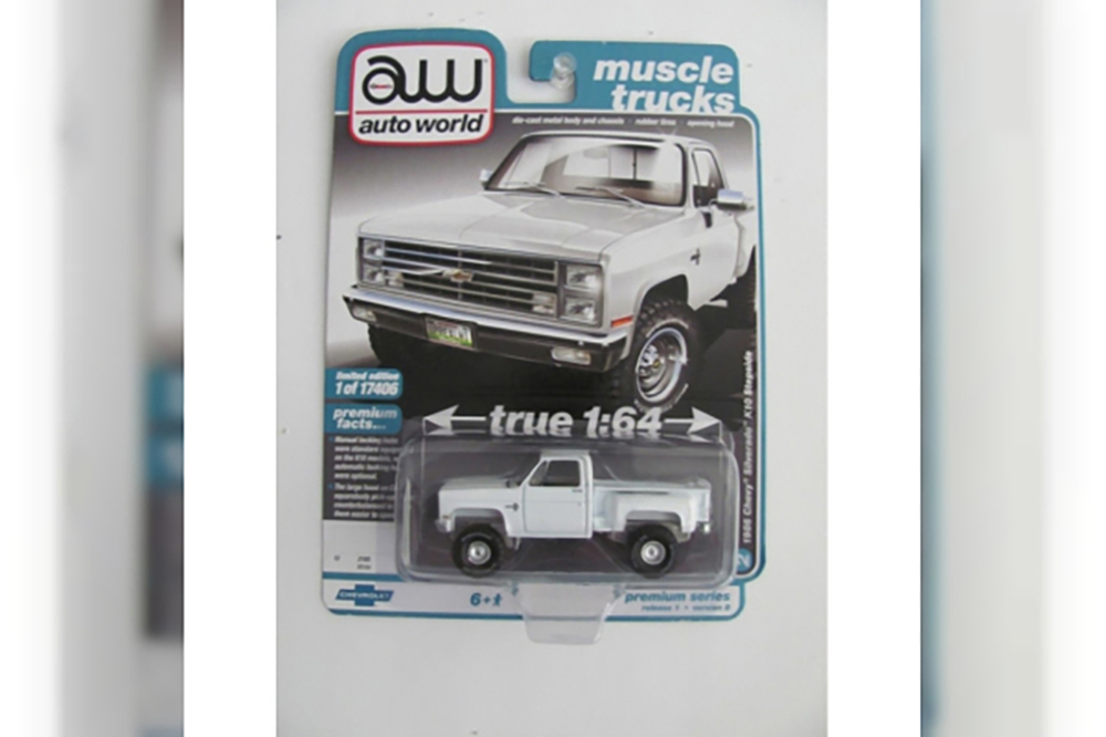 CHEVROLET SILVERADO K10 STEPSIDE, БЕЛЫЙ (ДЛИНА МОДЕЛИ 6-10 СМ)
