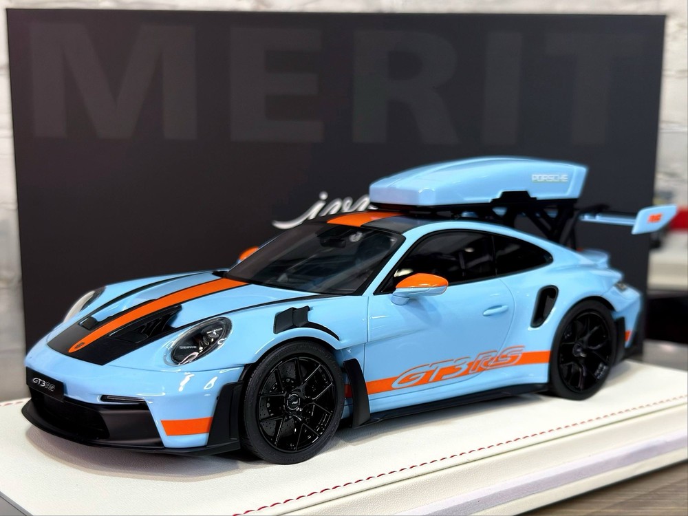 PORSCHE 911 (992) GT3 RS LUGGAGE GULF BLUE/ORANGE LIVERY WITH BLACK WHEELS / ПОРШЕ 911 992 GT3 RS LUGGAGE GULF BLUE/ОРАНЖЕВАЯ ЛИВРЕЯ С ЧЕРНЫМИ КОЛЕСАМИ (ЛИМИТ 07/20)