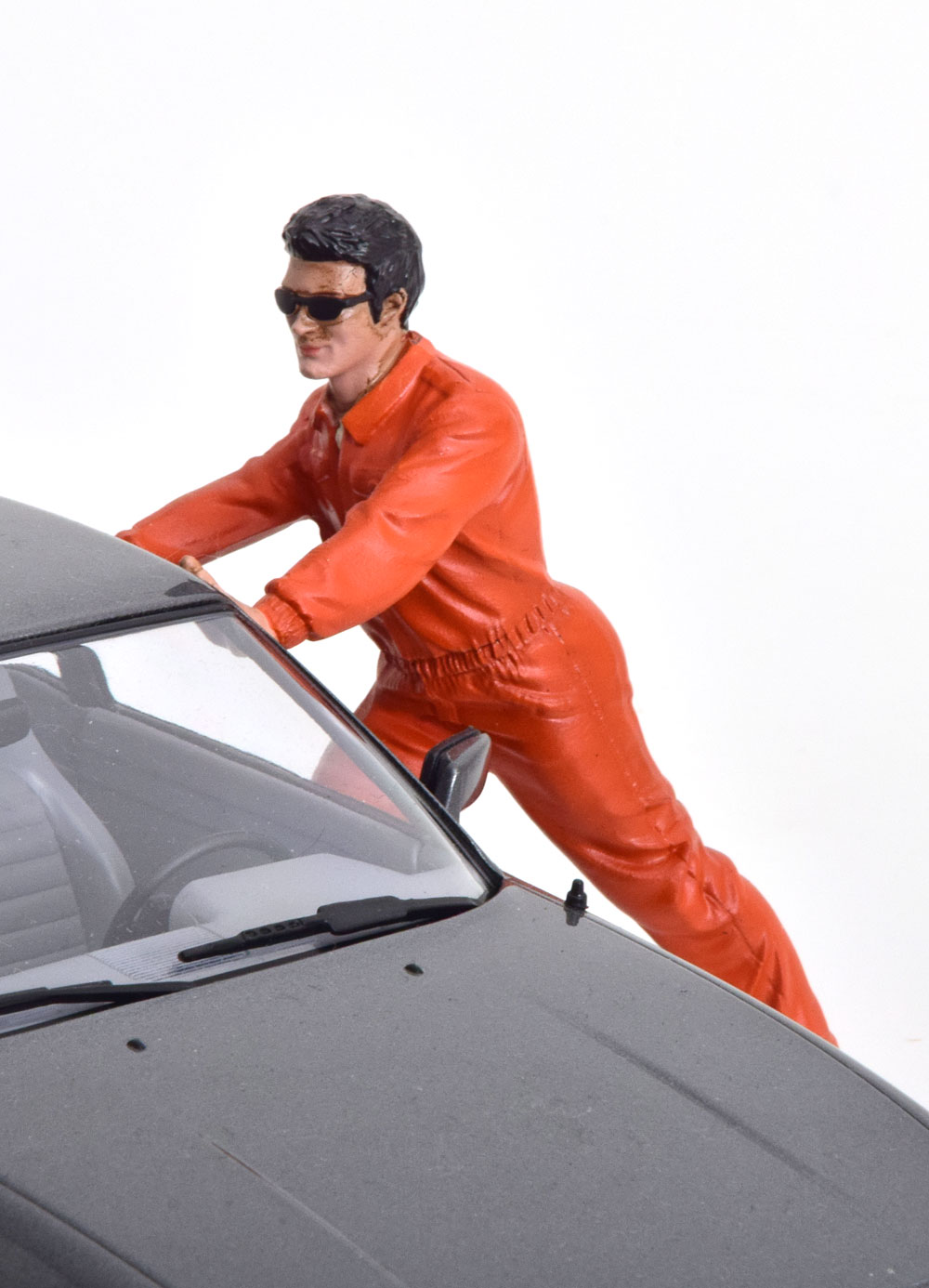 МОДЕЛЬ ФИГУРКИ MECHANIKER KEN ORANGE