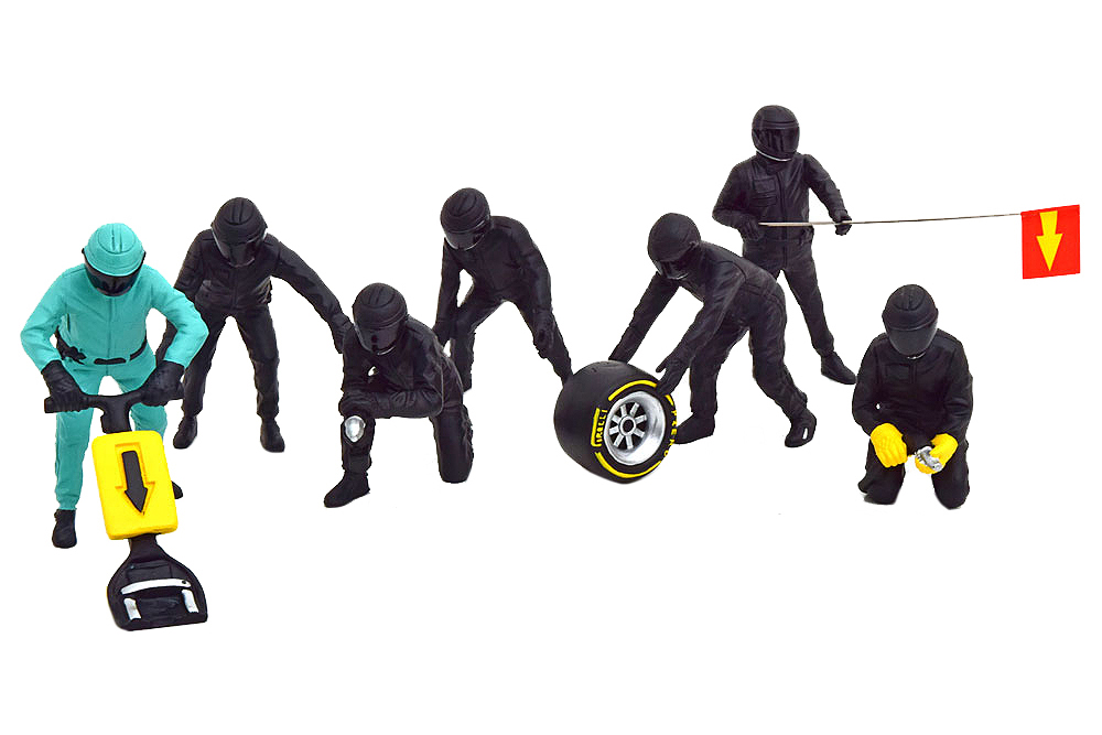 MERCEDES AMG PIT CREW SET 7 FIGURINES WITH ACESSORIES 2022 ГОДА / НАБОР ИЗ 7-МИ ФИГУРОК (КОМАНДА МЕРСЕДЕС)