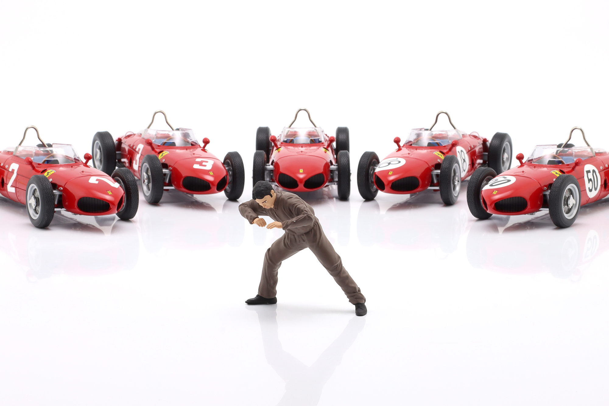 MECHANIC WITH BROWN OVERALL AT MOTOR - FIGURE FIGURENMANUFAKTUR / МЕЧАНИК КОРИЧНЕВЫЙ ОВЕРАЛЛ АТ МОТОР ФИГУРКА ФИГУРЕНМАНУФАКТУР